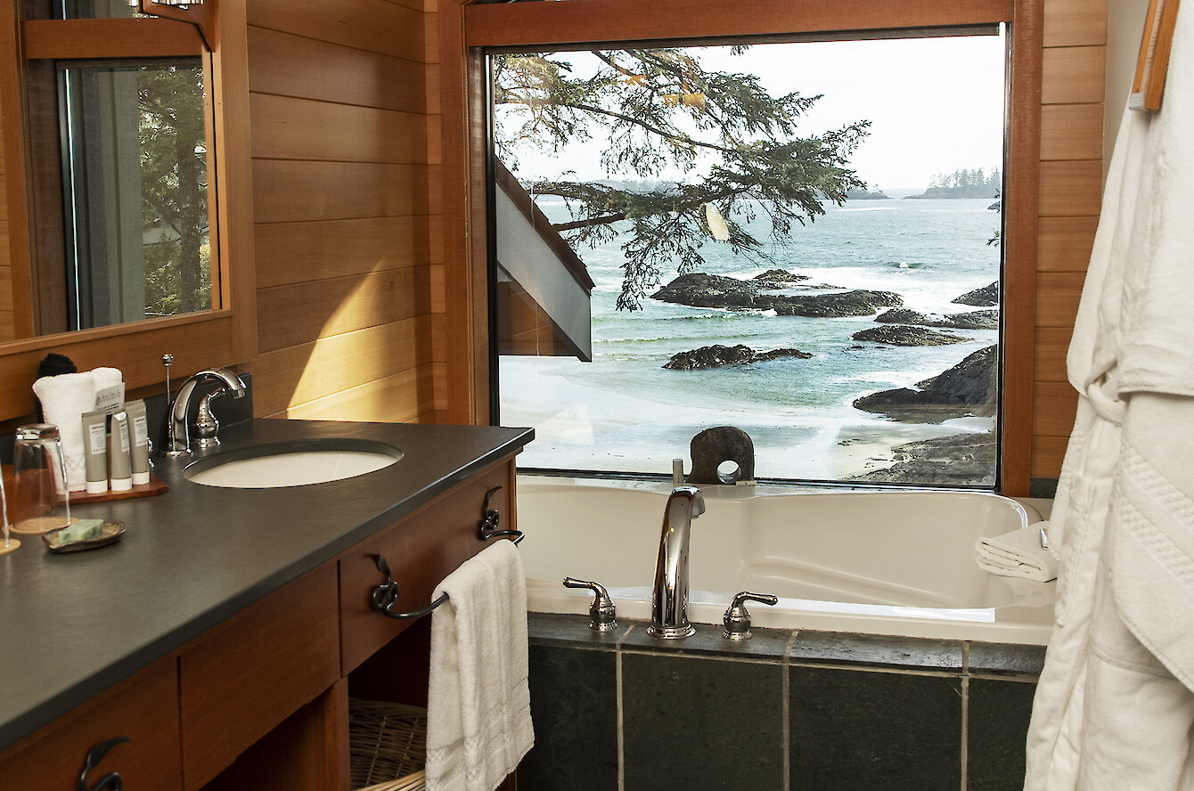 Chesterman Beach Loft Suite Bathroom